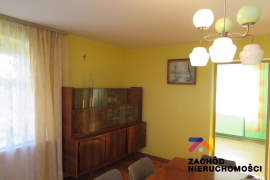 Dom z budynkami gospodarczymi- Karczówka